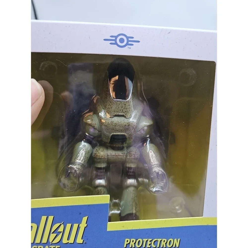 RARE Fallout Loot Crate Exclusive Protectron Figure Figurine Fisto Assume The Po